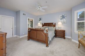 Bella Vita 5 Bedroom Home by RedAwning