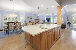 Bella Vita 5 Bedroom Home by RedAwning