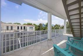 Bella Vita 5 Bedroom Home by RedAwning