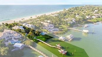 Captiva Grace 5 Bedroom Home by RedAwning