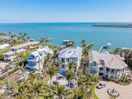 Captiva Grace 5 Bedroom Home by RedAwning