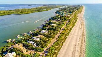 Captiva Grace 5 Bedroom Home by RedAwning