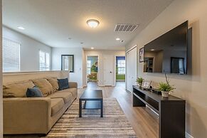 Lovely 5br Townhouse At Windsor At Westside 5 Bedroom Townhouse by Red