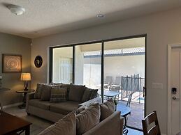 Lovely 5br Townhouse At Windsor At Westside 5 Bedroom Townhouse by Red