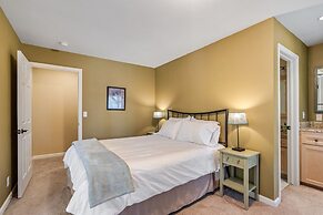 Lake View Oasis - Pet-Friendly Home with 2 Decks by Yosemite Region Re