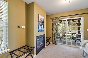 Lake View Oasis - Pet-Friendly Home with 2 Decks by Yosemite Region Re