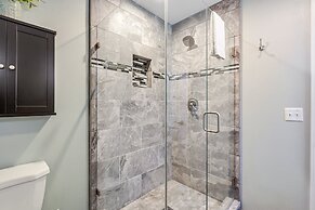 Lake View Oasis - Pet-Friendly Home with 2 Decks by Yosemite Region Re