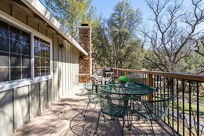 Lake View Oasis - Pet-Friendly Home with 2 Decks by Yosemite Region Re