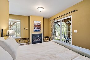 Lake View Oasis - Pet-Friendly Home with 2 Decks by Yosemite Region Re