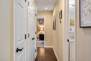 Lake View Oasis - Pet-Friendly Home with 2 Decks by Yosemite Region Re