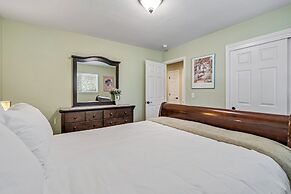 Lake View Oasis - Pet-Friendly Home with 2 Decks by Yosemite Region Re