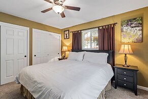 Lake View Oasis - Pet-Friendly Home with 2 Decks by Yosemite Region Re