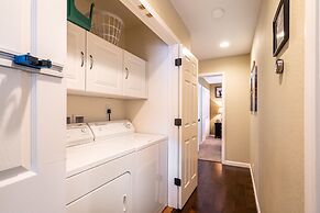 Lake View Oasis - Pet-Friendly Home with 2 Decks by Yosemite Region Re