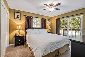 Lake View Oasis - Pet-Friendly Home with 2 Decks by Yosemite Region Re