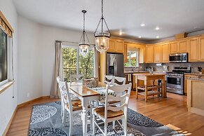 Sunnyside Up - Wooded Home with Foosball Table by Yosemite Region Reso