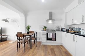 Pinewood 1 &2 Bedroom Apt. by Arista Living