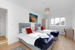 Pinewood 1 &2 Bedroom Apt. by Arista Living