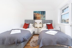 Pinewood 1 &2 Bedroom Apt. by Arista Living