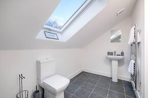 Pinewood 1 &2 Bedroom Apt. by Arista Living