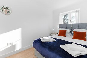 Pinewood 1 &2 Bedroom Apt. by Arista Living