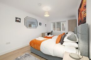 Pinewood 1 &2 Bedroom Apt. by Arista Living