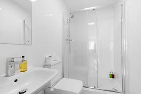 Pinewood 1 &2 Bedroom Apt. by Arista Living