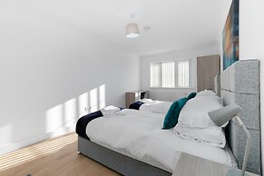 Pinewood 1 &2 Bedroom Apt. by Arista Living