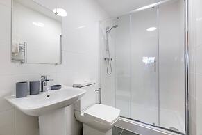 Pinewood 1 &2 Bedroom Apt. by Arista Living