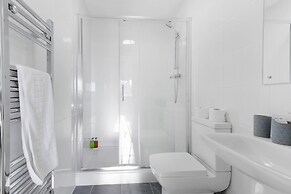 Pinewood 1 &2 Bedroom Apt. by Arista Living