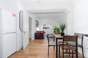 Pinewood 1 &2 Bedroom Apt. by Arista Living