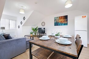 Pinewood 1 &2 Bedroom Apt. by Arista Living