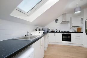 Pinewood 1 &2 Bedroom Apt. by Arista Living