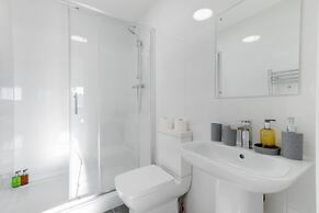 Pinewood 1 &2 Bedroom Apt. by Arista Living