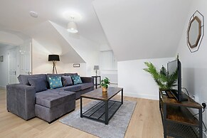 Pinewood 1 &2 Bedroom Apt. by Arista Living