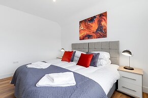 Pinewood 1 &2 Bedroom Apt. by Arista Living