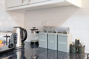 Pinewood 1 &2 Bedroom Apt. by Arista Living