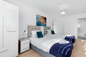 Pinewood 1 &2 Bedroom Apt. by Arista Living