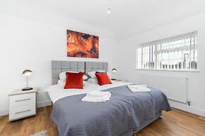 Pinewood 1 &2 Bedroom Apt. by Arista Living