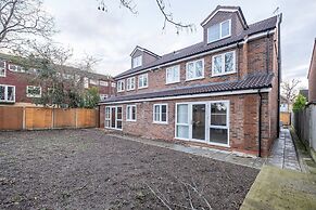 Pinewood 1 &2 Bedroom Apt. by Arista Living