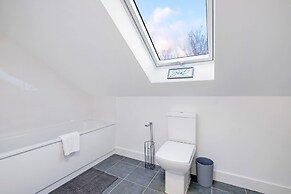 Pinewood 1 &2 Bedroom Apt. by Arista Living