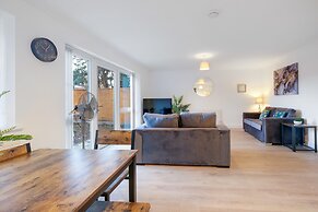 Pinewood 1 &2 Bedroom Apt. by Arista Living