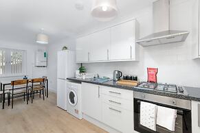 Pinewood 1 &2 Bedroom Apt. by Arista Living