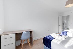 Pinewood 1 &2 Bedroom Apt. by Arista Living