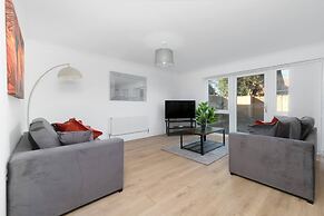 Pinewood 1 &2 Bedroom Apt. by Arista Living