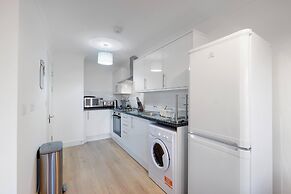 Pinewood 1 &2 Bedroom Apt. by Arista Living