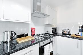 Pinewood 1 &2 Bedroom Apt. by Arista Living