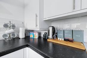 Pinewood 1 &2 Bedroom Apt. by Arista Living