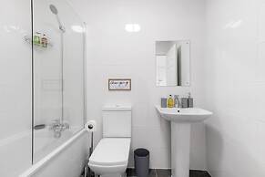 Pinewood 1 &2 Bedroom Apt. by Arista Living