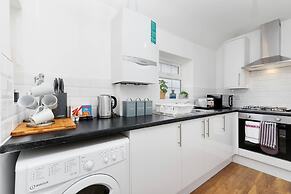 Pinewood 1 &2 Bedroom Apt. by Arista Living