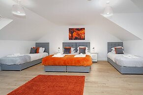 Pinewood 1 &2 Bedroom Apt. by Arista Living